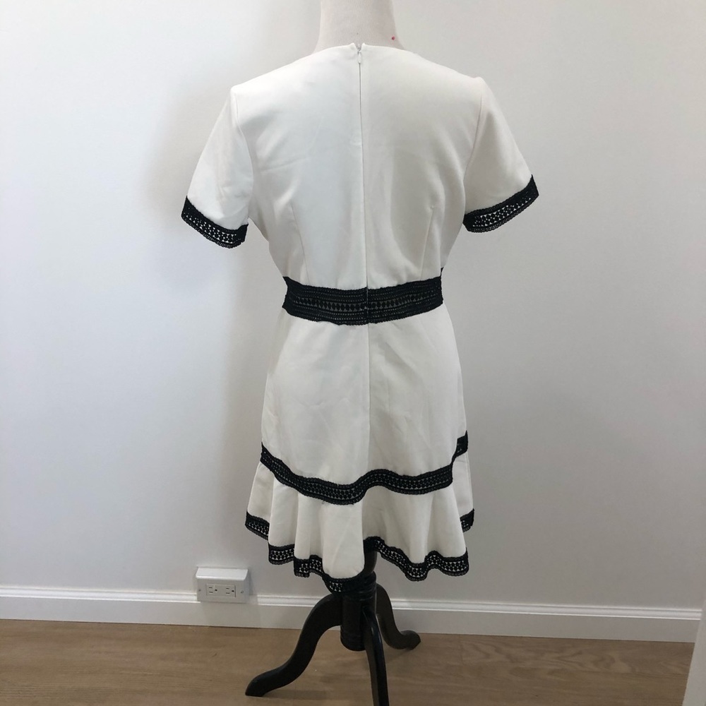Chic Women's Mini Dress - White and Black - Picture 6 of 7